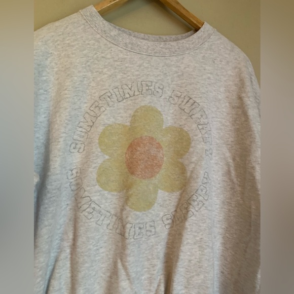 Offline sweatshirt “sometimes sweaty sometimes sleepy”
Gray graphic - Picture 2 of 6